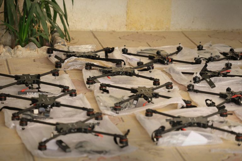 القبض على شبكة تهريب أسلحة في منطقة قدسيا بريف دمشق وضبط متفجرات وطائرات مسيّرة - سانا