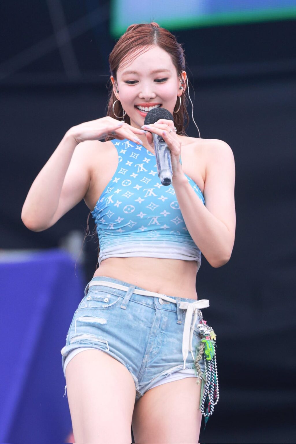 240707 نايون تتوهج في Waterbomb