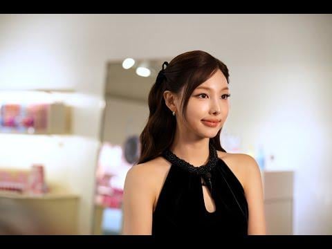 251213 تحديث يوتيوب لمكياج fwee - ملهمة Fwee الجديدة، زيارة نايون لمخبأها في سيونغسو🏠💙 (+ما هي الألوان التي اختارتها نايون للوحة الألوان؟!)