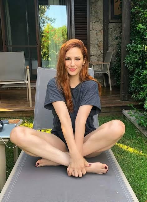 Mine Tugay Ayakları