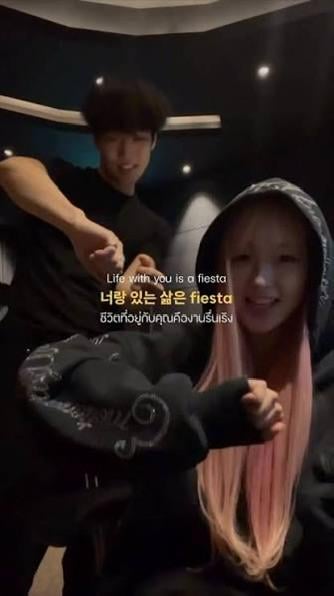 هل يعرف أحد من أين كان زي جيجي في الفيديو الموسيقي skrr حيث ظهرت