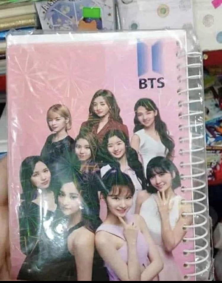 BTS يبدون مختلفين بعض الشيء اليوم…