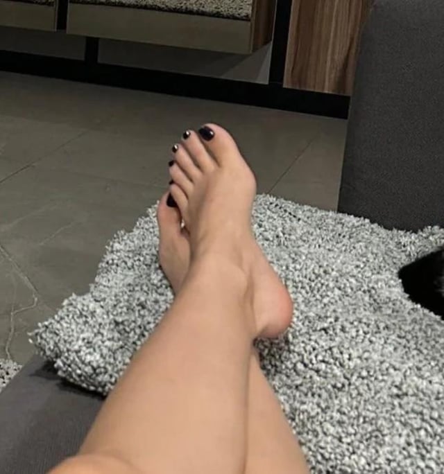 Kimin ayağı tahmin et? İpucu: S _ N _ M Ö _ _ _R