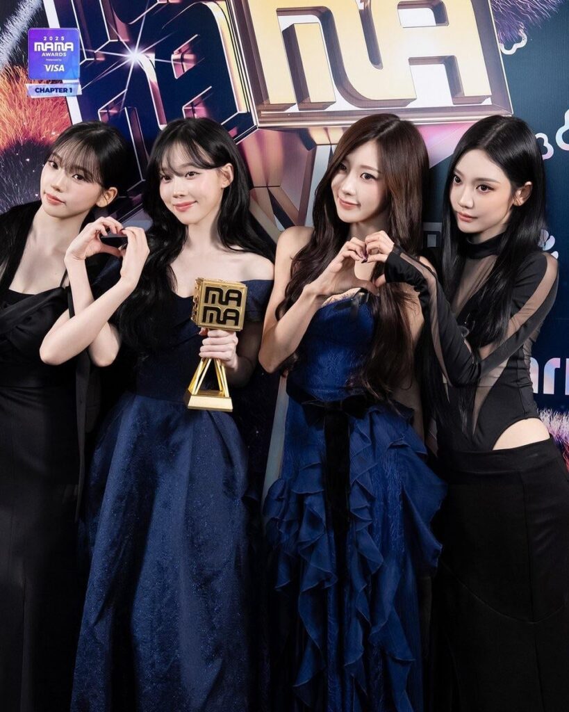 251216 MAMA AWARDS تحديث تويتر مع aespa - 2025 MAMA AWARDS UH-HEUNG 4-CUTS خلف الصور