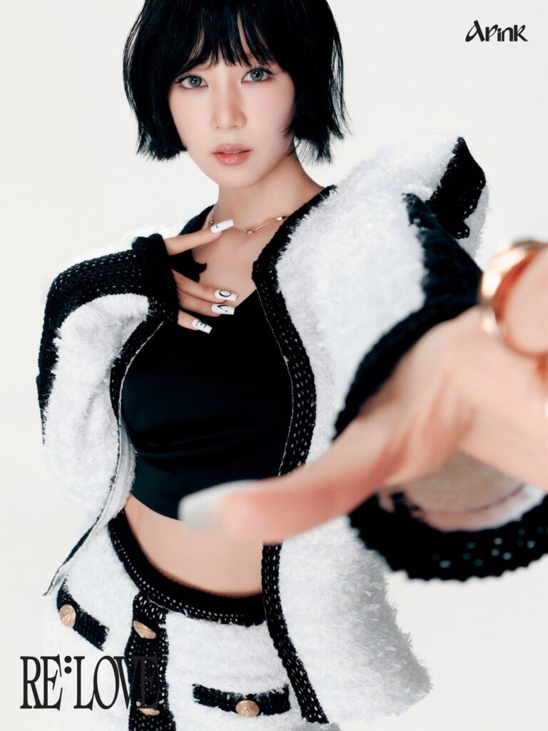Apink - الألبوم المصغر الحادي عشر "RE : LOVE" (الصورة المفاهيمية رقم 2 - إصدار MUSE)