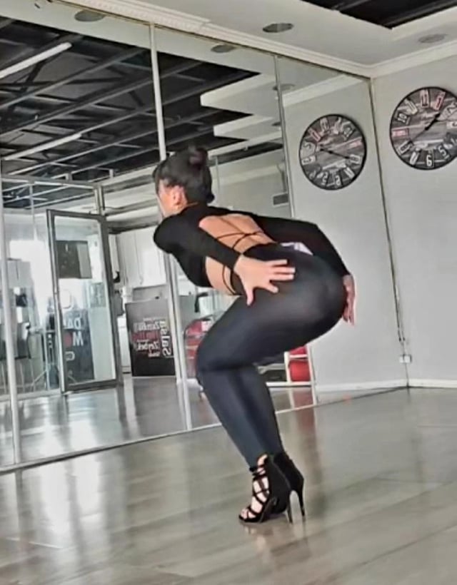 Hilal Yelekçi (Manifest)