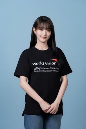 تبرعت ميني بمبلغ 50 مليون وون كوري من خلال منظمة World Vision تايلاند لدعم الأطفال والأسر الضعيفة في المناطق المتضررة من الفيضانات في جنوب تايلاند.