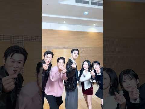 fromis_9 Hayoung & Jiwon مع طاقم التمثيل الموسيقي "Kinky Boots" (VIXX Ken وSeo Kyungsu وKang Hongsuk) - White Memories (تحدي الرقص) (251210)