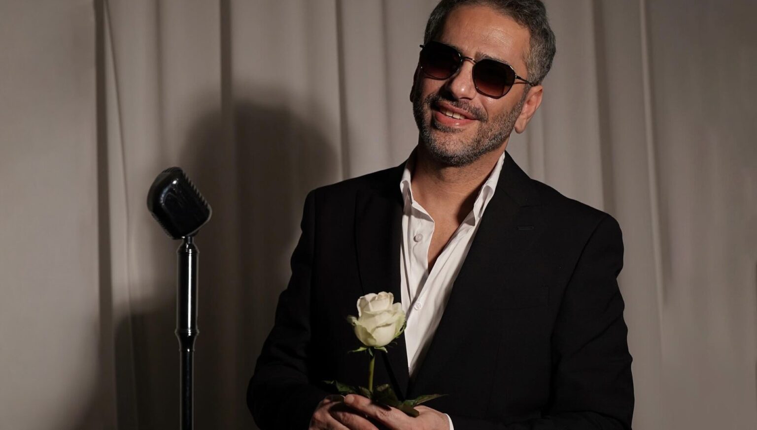 جوائز "جوي أوردز" تعيد فضل شاكر للأضواء ونجله يكشف تطورات وضعه الصحي | فن