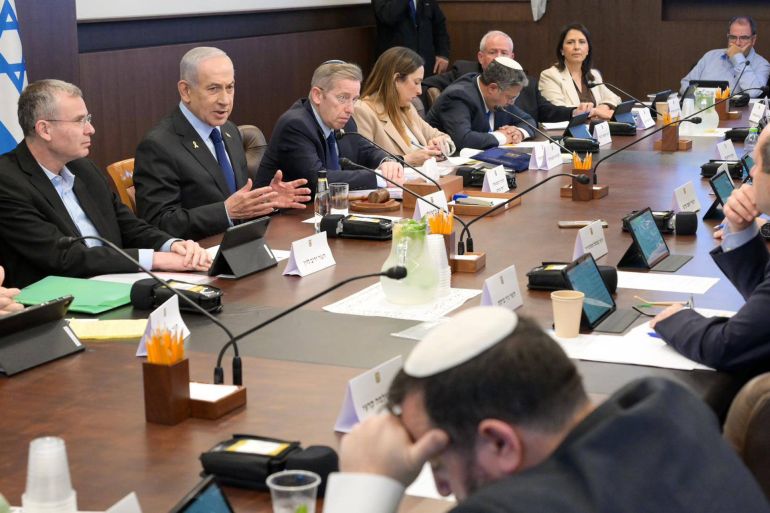 نتنياهو يجري مشاورات أمنية مكثفة مع وزراء الحكومة بشأن التطورات في إيران. (صور 1+2 تصوير مكتب الصحافة الحكومي الإسرائيلي عممها للاستعمال الحر لوسائل الإعلام)