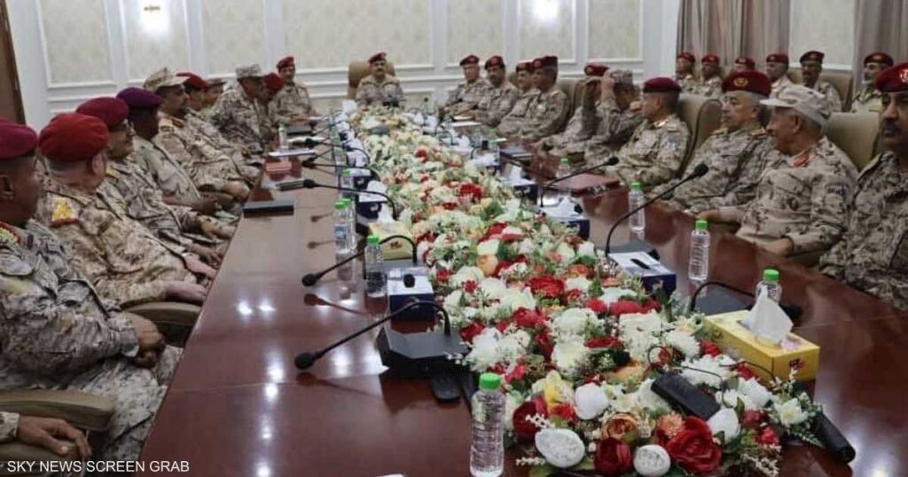 اجتماع عسكري في عدن يشدد على توحيد الجهود ضد الحوثيين