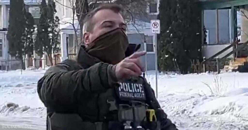 فيديو "الرصاصة المميتة".. مقتل امرأة على يد الشرطة الأميركية