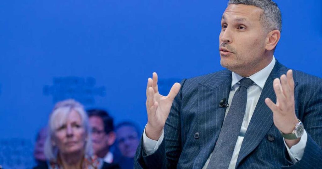 المبارك: الإمارات الأولى عالميا في تبني الذكاء الاصطناعي المبارك: الإمارات الأولى عالميا في تبني الذكاء الاصطناعي