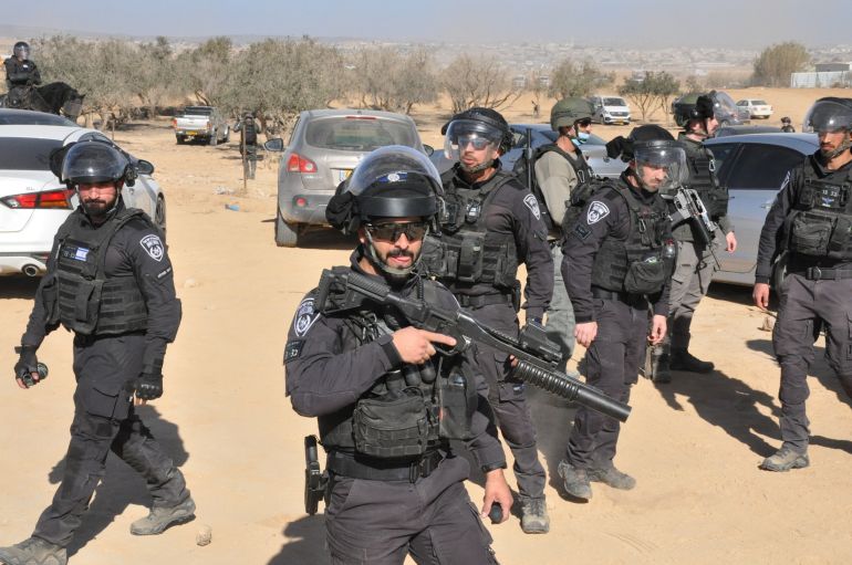  الشرطة الإسرائيلية تقتحم قرية ترابين الصانع في النقب (الجزيرة)