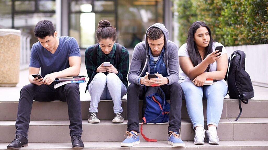 طغيان الذكاء الاصطناعي واحتراق الخوارزميات: كيف يعيد 2026 تعريف التواصل الاجتماعي