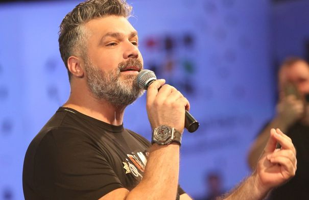 الطلاق والعائلة والخسائر.. فارس كرم يكشف كل أسراره لأول...