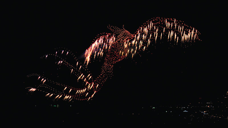 احتفالات رأس الخيمة تدخل «غينيس» بطائر العنقاء   