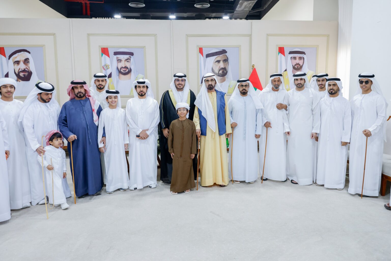 محمد بن راشد يحضر أفراح المقعودي والسبوسي