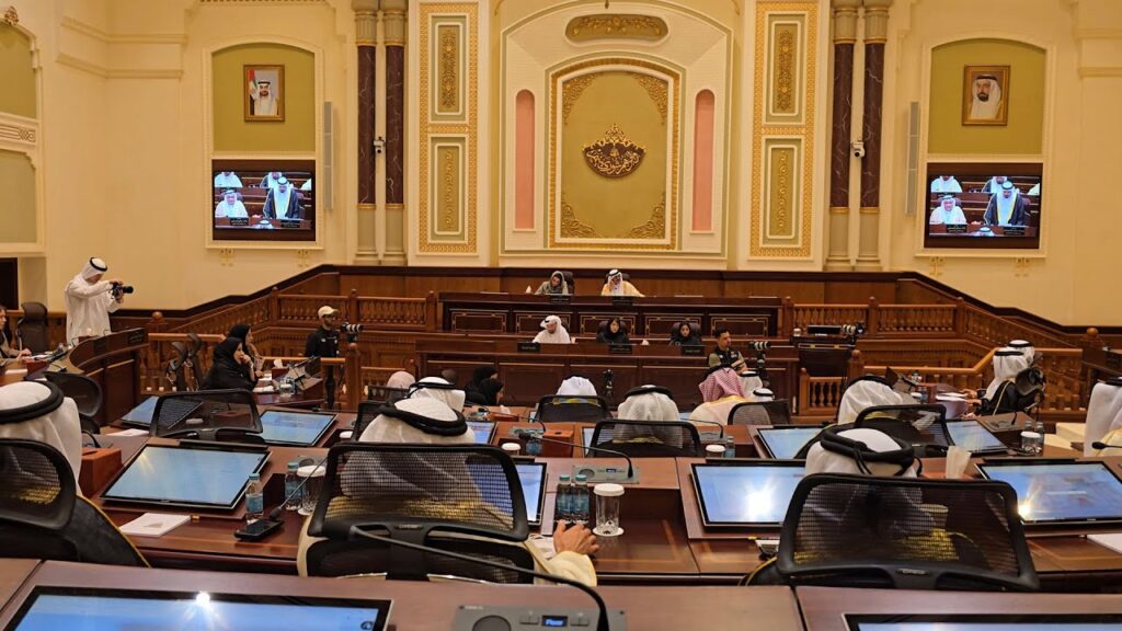 استشاري الشارقة يناقش الأشغال العامة في مشاريع البنية التحتية