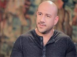 خلاف بين أحمد مكي ومديرة أعماله ينتهي في قسم شرطة خلاف بين أحمد مكي ومديرة أعماله ينتهي في قسم شرطة