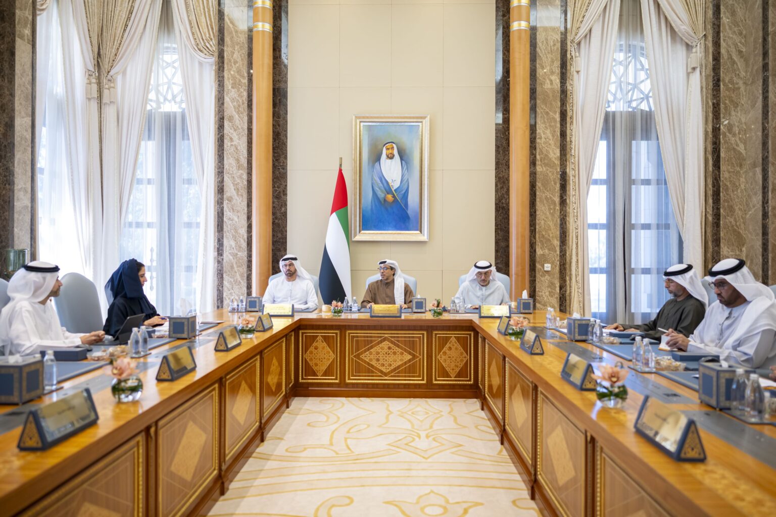 برئاسة منصور بن زايد.. "الوزاري للتنمية" يستعرض مستجدات تنفيذ البرامج والمشاريع الحكومية