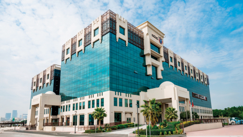 غرامة ووقف الرخصة 3 أشهر لسائق صدم قائد دراجة