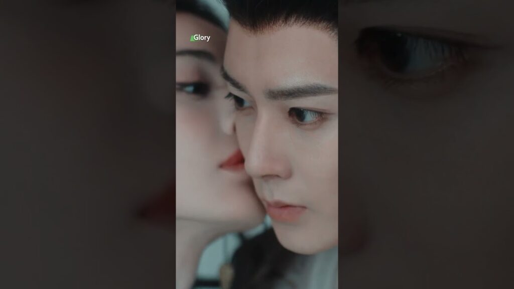 قبلة واحدة… وغضبه يختفي😏 المجد #glory #houminghao #gulnezer #iqiyi #cdrama