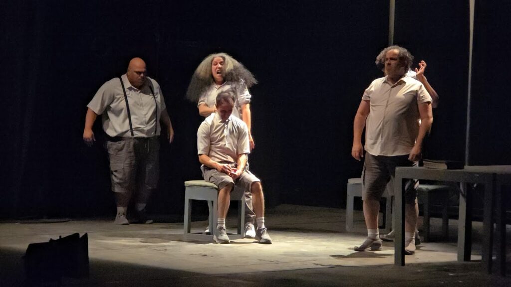 مهرجان المسرح العربي الـ16 يسعد جمهوره بعرض بابا لفرقة الشارقة