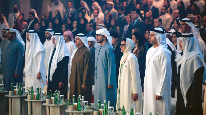 عبدالله بن زايد خلال حضوره حفل الأوركسترا الوطنية. وام