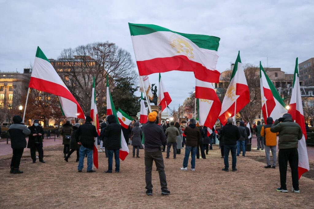 خامنئي يتهم ترامب بالمسؤولية عن الاحتجاجات الدامية