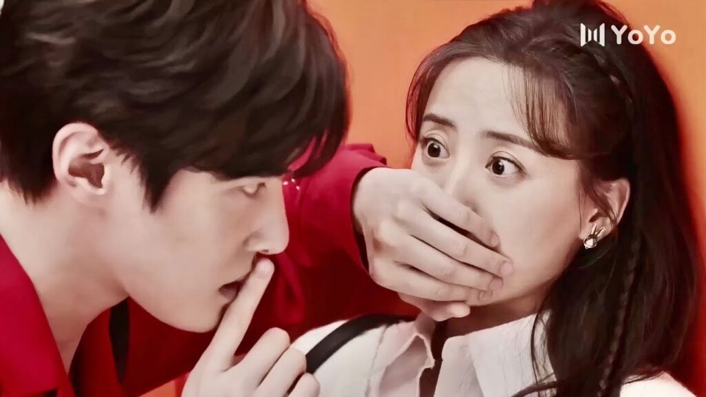 في اول يوم لها في الجامعة ينجذب لها الشاب الوسيـم❤️🔥 ( على وشك الشهرة )