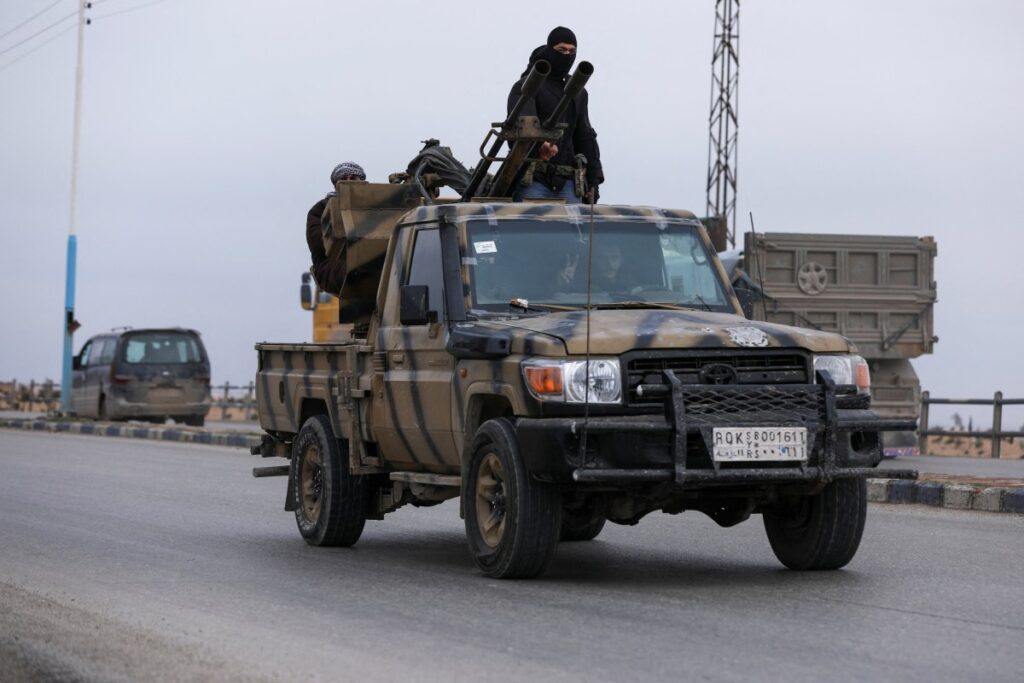 القوات السورية تشتبك مع مقاتلين أكراد بعد نزاع بشأن اتفاق انسحاب