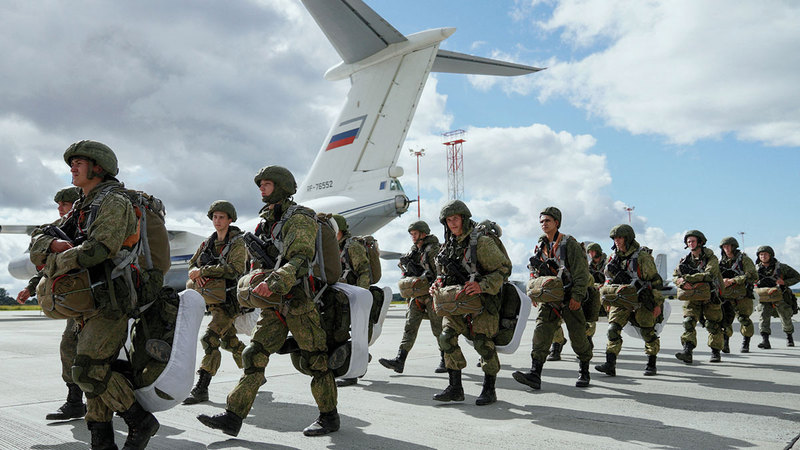 الجيش الروسي يركز على العدد في المعارك. رويترز