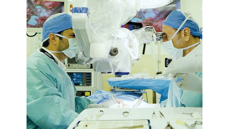 «كليفلاند كلينك» ينجح في إجراء أول جراحة روبوتية لإعادة بناء الثدي