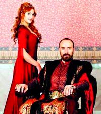 غادر تركيا للاستقرار في بريطانيا.. «السلطان سليمان القانوني» يبيع الحلويات في لندن