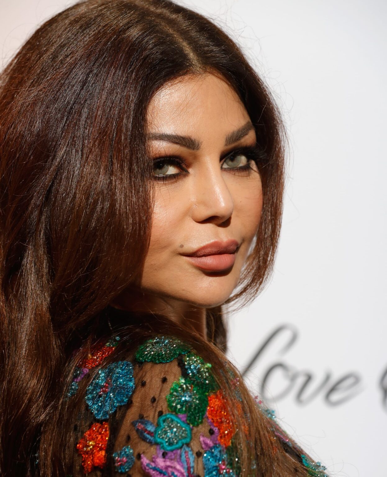 هيفاء وهبي تطالب بـتعويض 5 ملايين من طبيب تجميل مصري هيفاء وهبي تطالب بـتعويض 5 ملايين من طبيب تجميل مصري