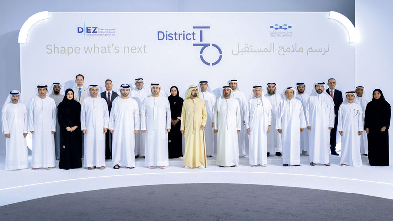 محمد بن راشد خلال إطلاقه مشروع &laquo;ديستريكت آي أو&raquo; في واحة دبي للسيليكون. من المصدر