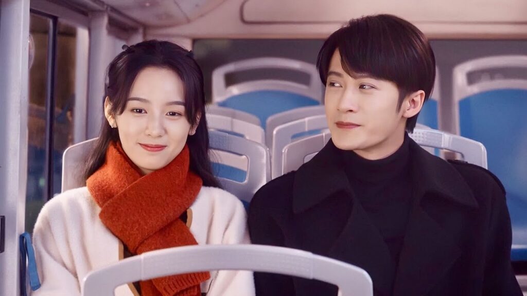 يتناول الطعام معها و يركب معها الحافلة و يوصلها الى منزلها و يطلب مواعدتها ❤️( احبني و احب صوتي )