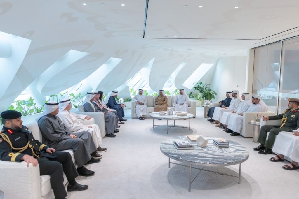 حمدان بن محمد يستعرض مع وزير الدفاع الكويتي تعزيز التعاون الثنائي بين البلدين الشقيقين