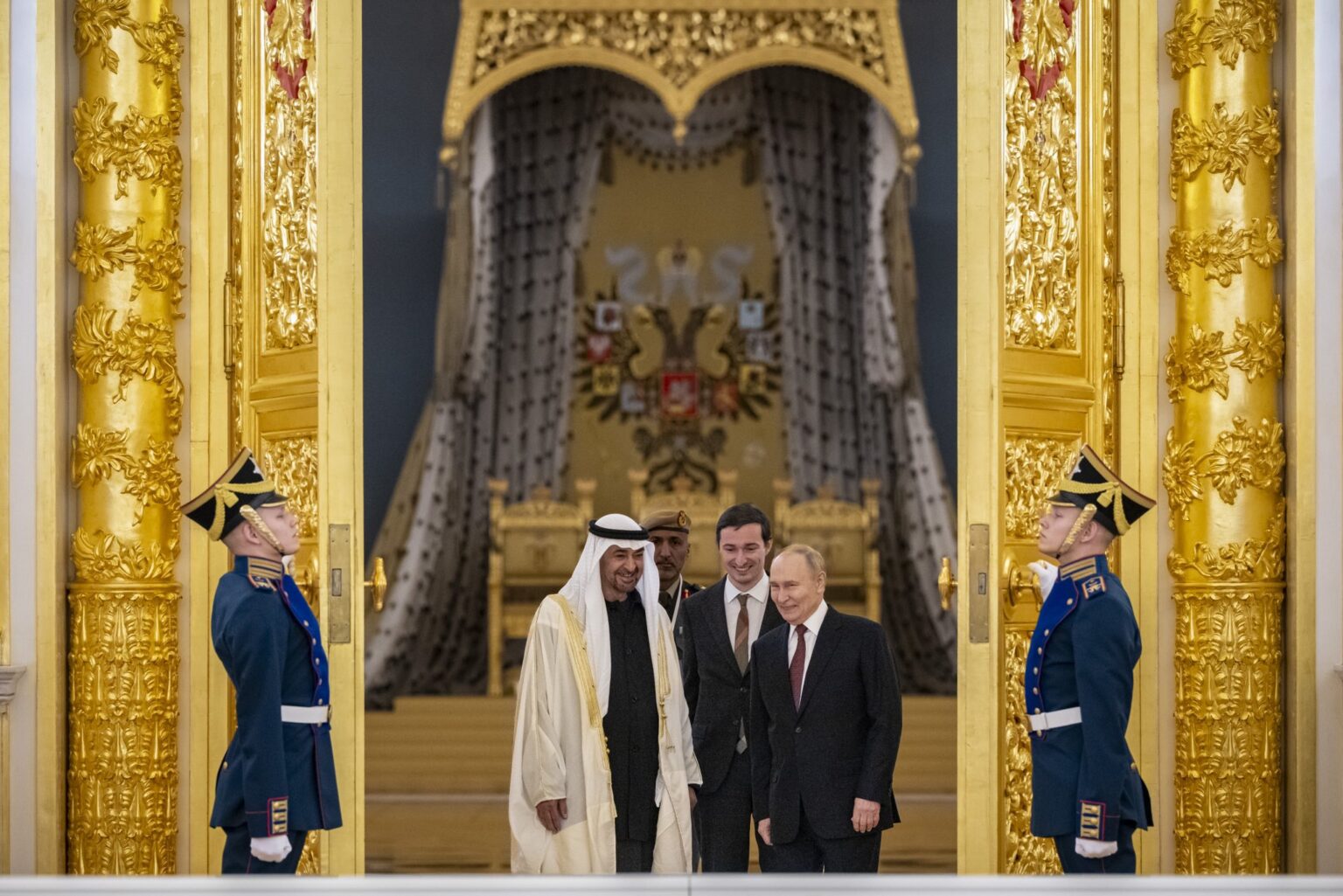 رئيس الدولة والرئيس الروسي يبحثان في موسكو تعزيز التعاون في إطار الشراكة الإستراتيجية بين البلدين