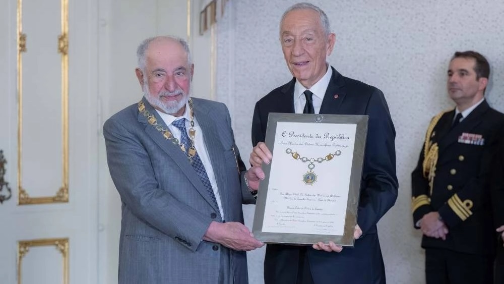 رئيس البرتغال يمنح حاكم الشارقة القلادة الكبرى لأعلى وسام شرف ثقافي سيادي في البرتغال