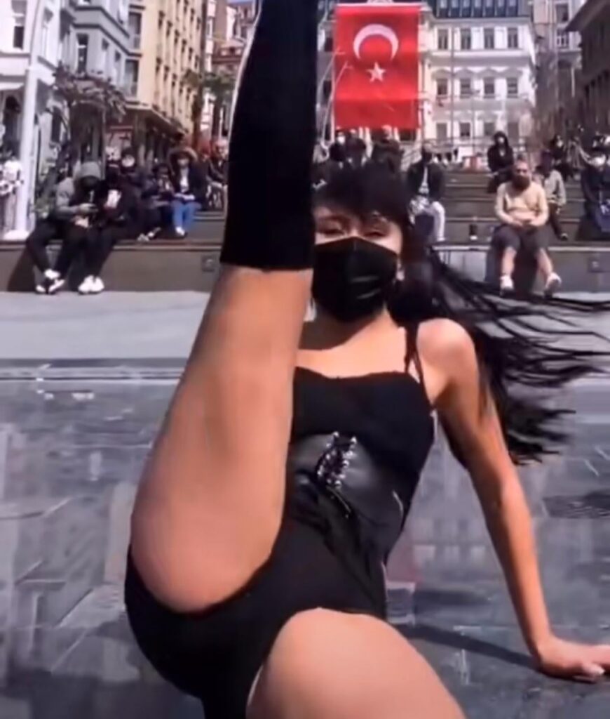 Hilal Yelekçi (Manifest)