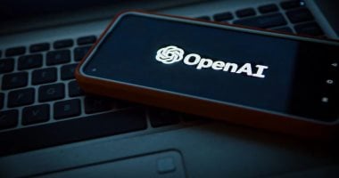 كيف تحاول OpenAI تعليم الذكاء الاصطناعى أداء وظيفتك باستخدام أعمالك الحقيقية؟
