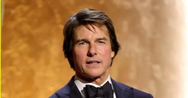 كاميرون كرو يثنى على توم كروز: مخلص لعمله ويجعل الإخراج ممتعًا