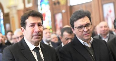 إلهام شاهين ولطيفة ووفاء عامر وماجد الكدوانى فى عزاء والدة هاني رمزى