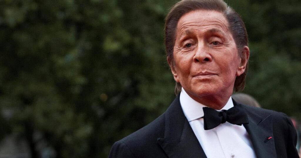 وفاة مصمم الأزياء الإيطالي فالنتينو غارافاني.. تعرف على محطات في سيرته