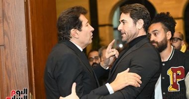 أحمد عز وطارق لطفي وصلاح عبد الله يقدمون العزاء فى والدة هانى رمزى