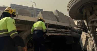 معاينة حادث شق التعبان يسفر عن تهشم 7 سيارات ومصرع 2 وإصابة 3 آخرين ننشر شهادة ناجي من حادث شق التعبان: السائق والتباع قفزا من السيارة بعد تعطل الفرامل