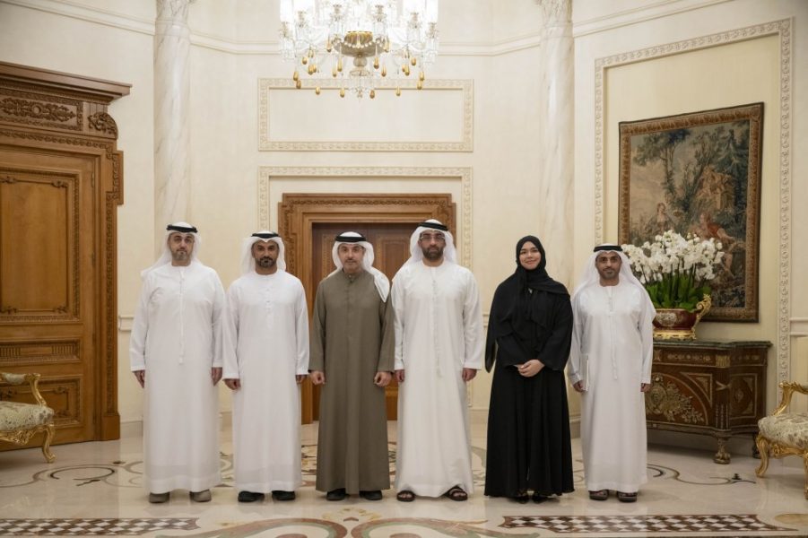 هزاع بن زايد يطلع على أبرز المشاريع الاستراتيجية لقطاعَي الطاقة والمياه في منطقة العين