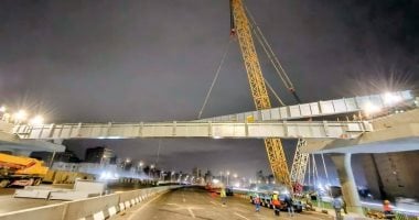 رفع كمرات محور عمرو بن العاص أعلى الطريق الدائرى القوس الغربى.. صور